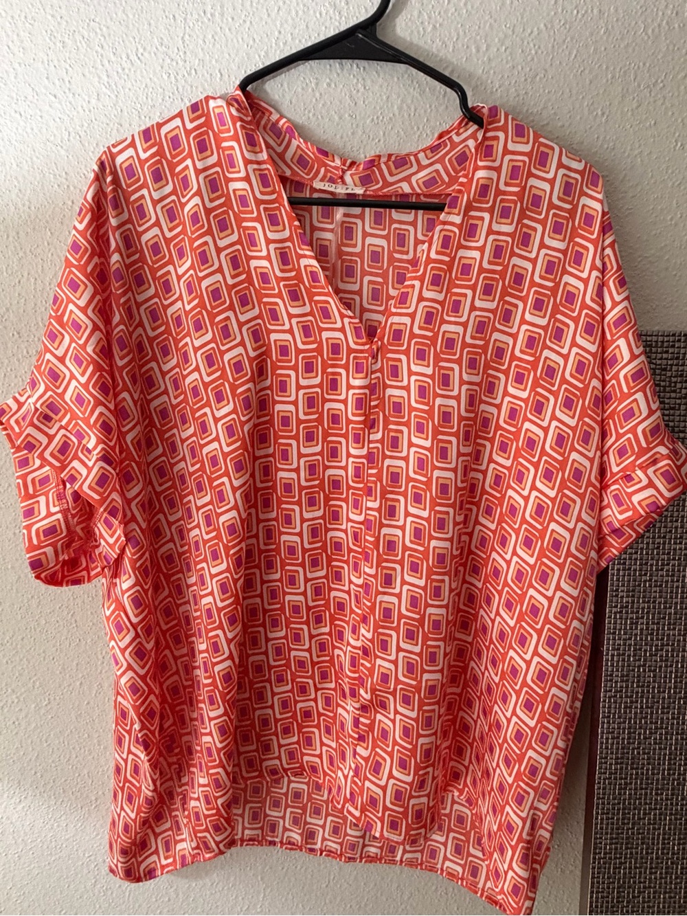Jodifl Bright Pink Geometric Split-Neck Women's Top